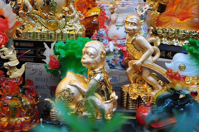 Người dân Thủ đô rộn ràng sắm Tết ảnh 4